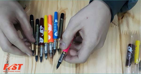 cách thay ngòi bút mực